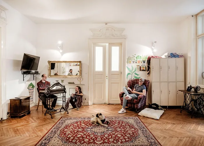 Baroque Hostel&Coworking Budapest